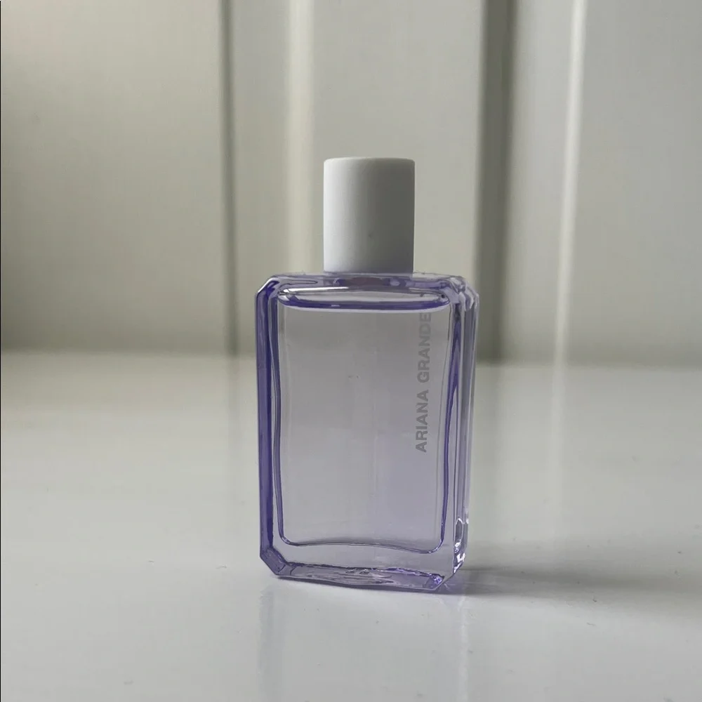New Ariana Grande God Is A Woman Eau De Parfum Mini Travel Perfume 0.25oz/7.5ml - Picture 3 of 7